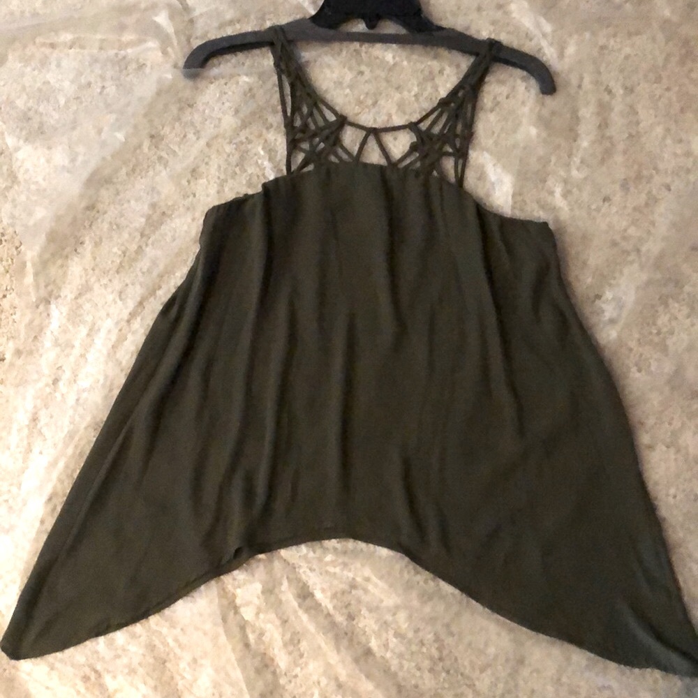 🆕💚Green Woven Tank Top! So sexy cute! Shark bite hem! Small